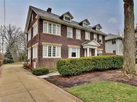 3175 Monmouth Rd, Cleveland Heights, OH 44118