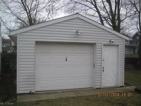1165 Mount Vernon, Akron, OH 44310 photo 3