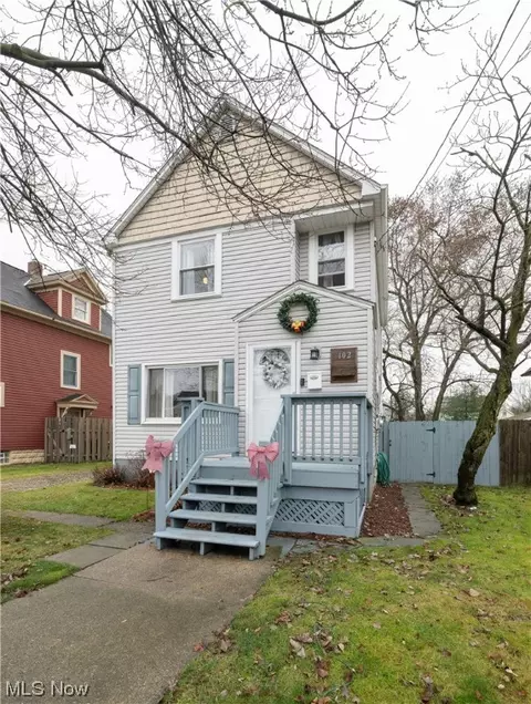 102 24th St NW, Barberton, OH 44203
