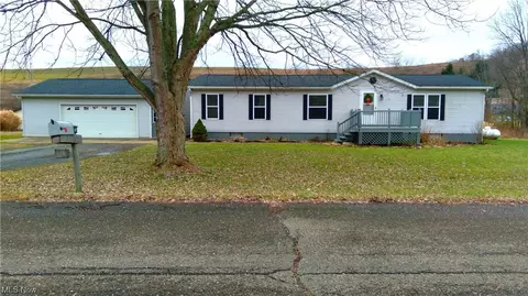 3714 3698 Espenshied Rd SW, New Philadelphia, OH 44663