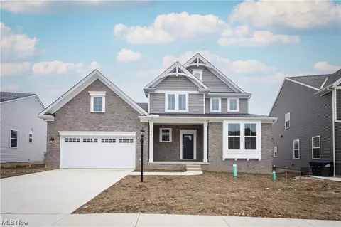3182 Blossom Trl, Brunswick, OH 44212