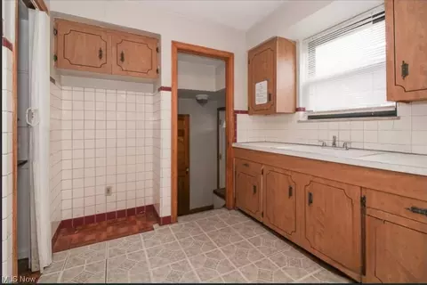 724 E 236th, Euclid, OH 44123 photo 8
