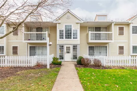 2820 N Bay Dr #P9, Westlake, OH 44145