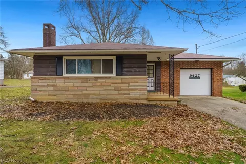 9427 N Bedford Rd, Macedonia, OH 44056