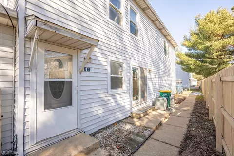 2553 Royal County Down Dr, Uniontown, OH 44685