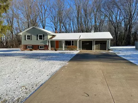 25 Hickory Hl, Painesville, OH 44077