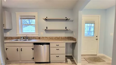 1229 W 7th St, Lorain, OH 44052 photo 13