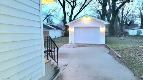 1229 W 7th St, Lorain, OH 44052 photo 3