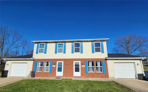 2697 Vanderhoof Rd, New Franklin, OH 44203