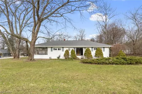 7221 Euclid Chardon Rd, Kirtland, OH 44094