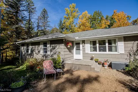 8421 Eagle Rd, Kirtland, OH 44094