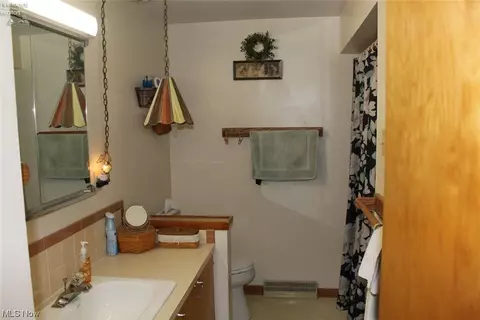 7050 Freeland Dr, Elyria, OH 44035 photo 9