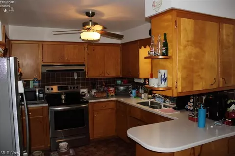 7050 Freeland Dr, Elyria, OH 44035 photo 3