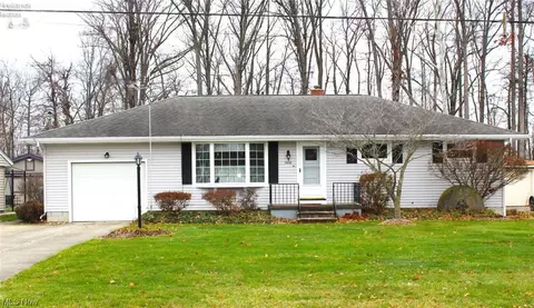 7050 Freeland Dr, Elyria, OH 44035