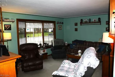 7050 Freeland Dr, Elyria, OH 44035 photo 2