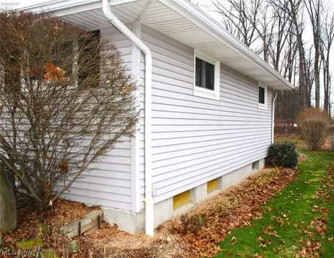 7050 Freeland Dr, Elyria, OH 44035 photo 18