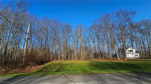 205 Ashtabula Pt, Roaming Shores, OH 44084