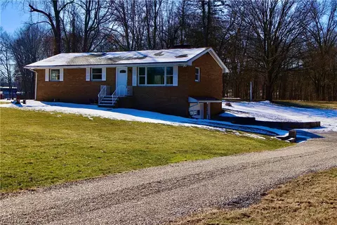 2970 Schotten Rd, Hubbard, OH 44425