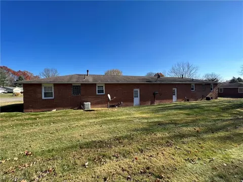 1827 Kipling Ave NW, Massillon, OH 44646 photo 2