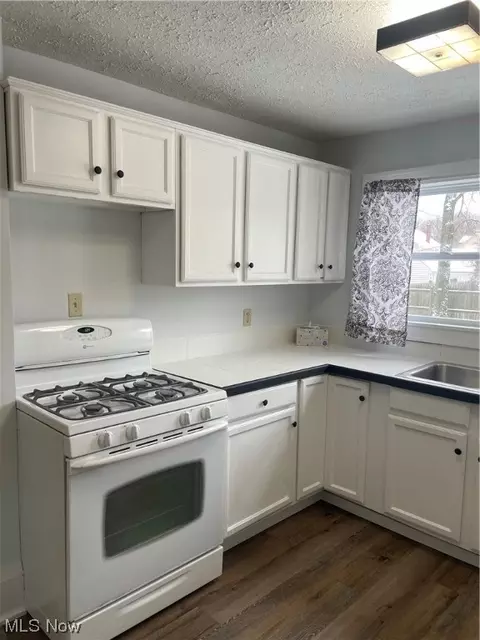 796 Work Dr, Akron, OH 44320 photo 6