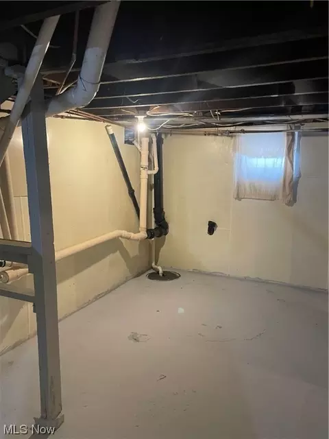 796 Work Dr, Akron, OH 44320 photo 25