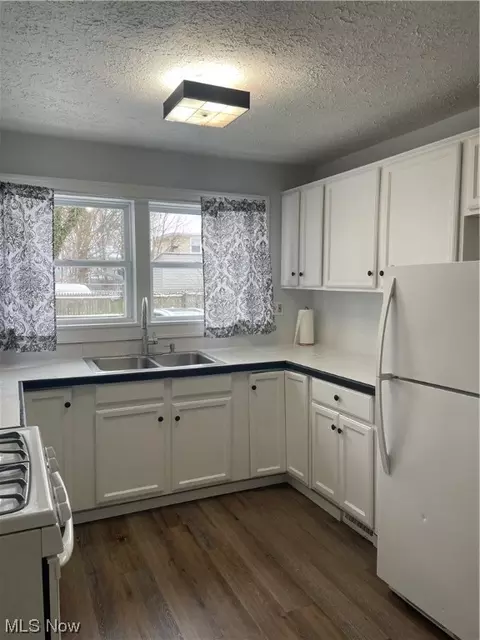796 Work Dr, Akron, OH 44320 photo 7