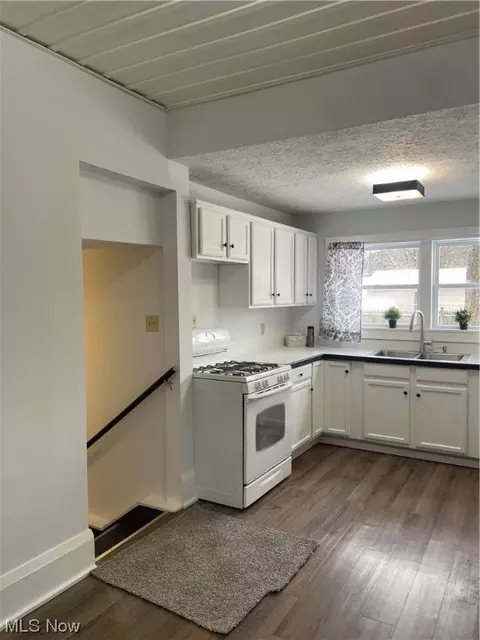 796 Work Dr, Akron, OH 44320 photo 5