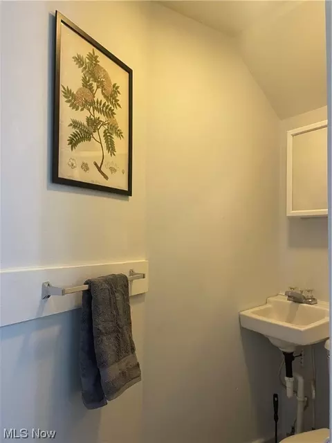 796 Work Dr, Akron, OH 44320 photo 8