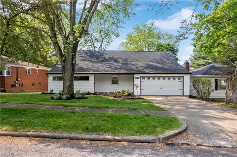 718 Western Dr, Wooster, OH 44691