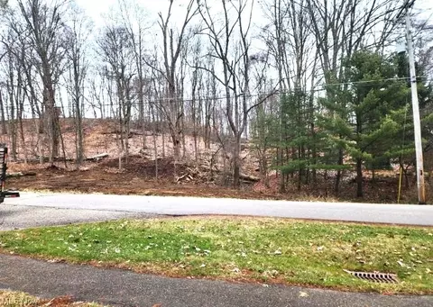E Mohawk Drive, Malvern, OH 44644