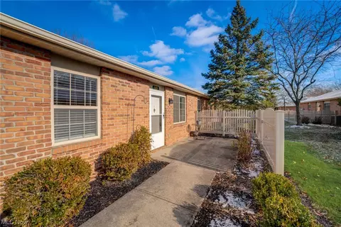 35221 Greenwich Ave, North Ridgeville, OH 44039