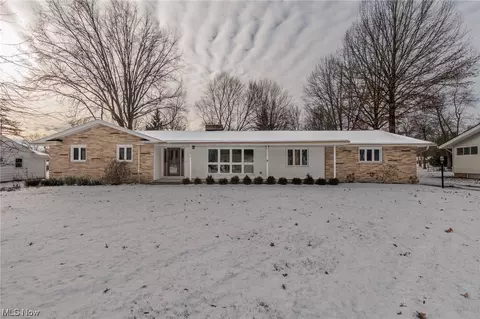 10314 Tanager Trl, Brecksville, OH 44141