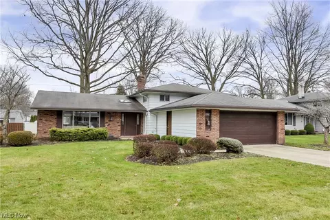 5929 Dorothy Dr, North Olmsted, OH 44070