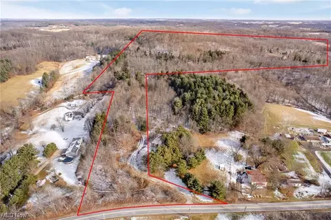 Waynesburg Drive Se, Canton, OH 44707