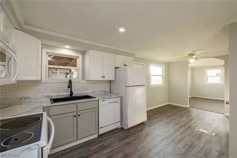 Kitchen - 380 Stable Dr, Lagrange, OH 44050 photo 3 of 5