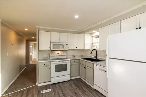 Kitchen - 380 Stable Dr, Lagrange, OH 44050 photo 2 of 5