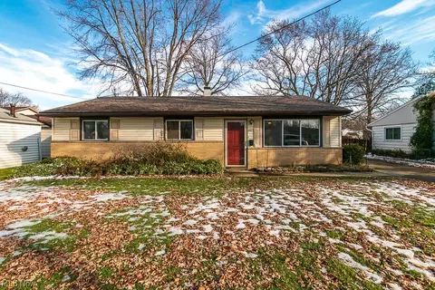 6071 Lake Rd, Mentor On The Lake, OH 44060