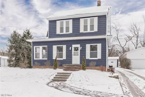 1515 Sunview Rd, Lyndhurst, OH 44124