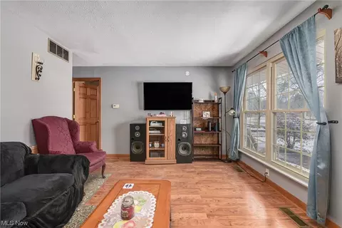 479 Laurel, Berea, OH 44017 photo 5