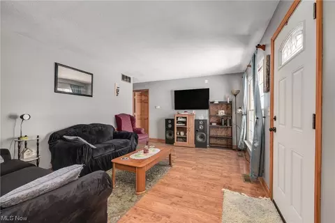 479 Laurel, Berea, OH 44017 photo 4