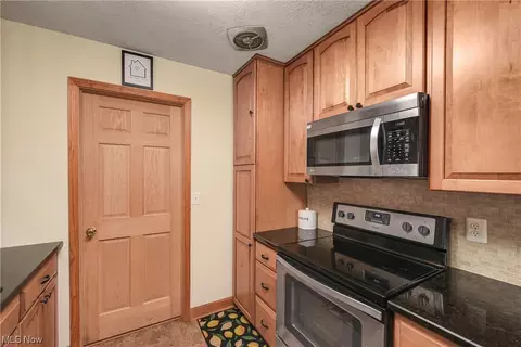 479 Laurel, Berea, OH 44017 photo 16