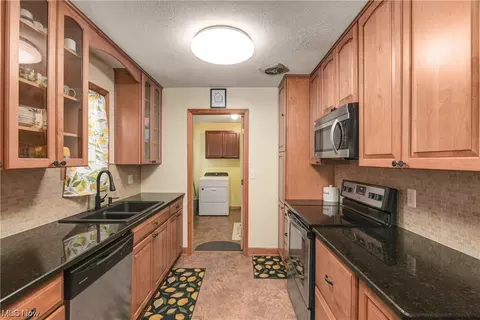 479 Laurel, Berea, OH 44017 photo 12