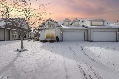 2176 Southampton Ln, Avon, OH 44011