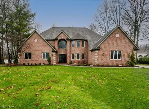 343 Cheyenne Falls Cir, Avon Lake, OH 44012