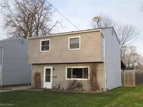 333 Parkway Dr, Eastlake, OH 44095