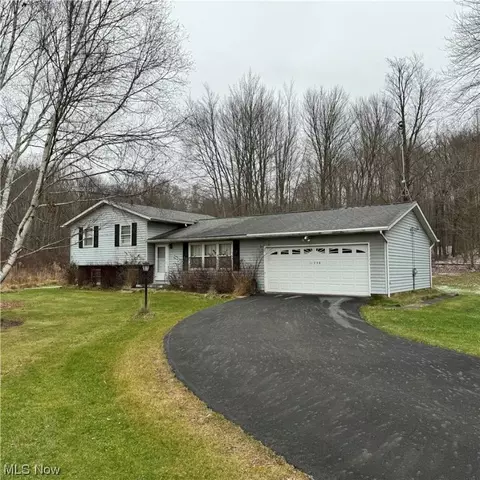 11798 Mills Rd, Garrettsville, OH 44231
