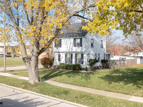 7522 Woodhaven Ave, Brooklyn, OH 44144