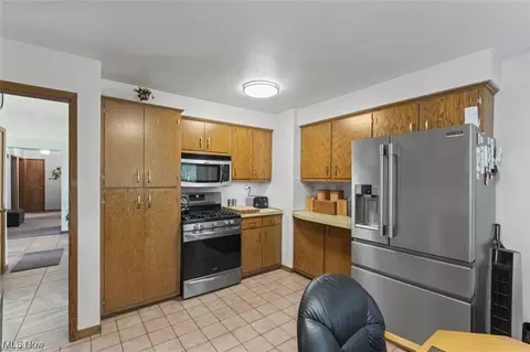 Kitchen - 5007 E Viola Ave, Austintown, OH 44515 photo 2 of 3