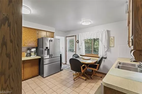 Kitchen - 5007 E Viola Ave, Austintown, OH 44515 photo 1 of 3