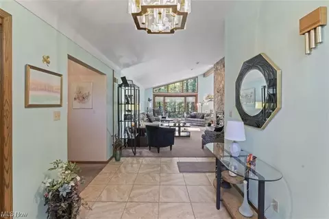 Entry Way - 5007 E Viola Ave, Austintown, OH 44515 photo 1 of 2
